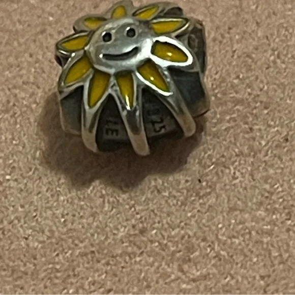 Pandora Sun Charm - Picture 7 of 8